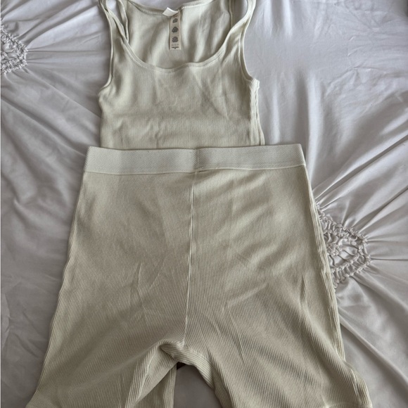 SKIMS Cream Ribbed Bra - Picture 3 of 5